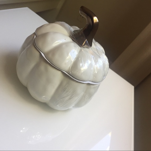 🔺SOLD🔺Ceramic Pumpkin Serving Bowl with Lid. - Picture 2 of 2